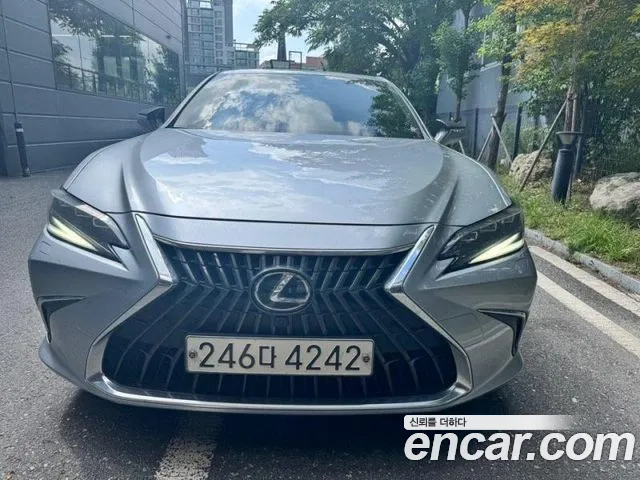 Lexus ES 2023