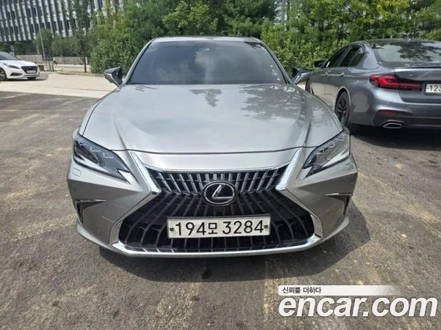 Lexus ES 2024