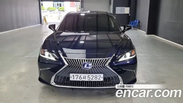 Lexus ES 2021