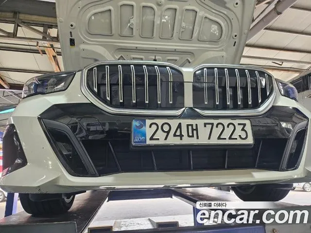 BMW 5-Series 2024
