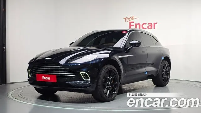 Aston Martin DBX 2023