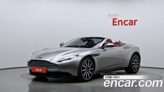 Aston Martin DB11 2023