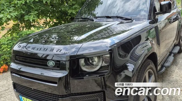 Land Rover Defender 2024