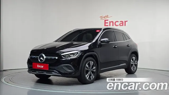 Mercedes-Benz GLA-Class 2021