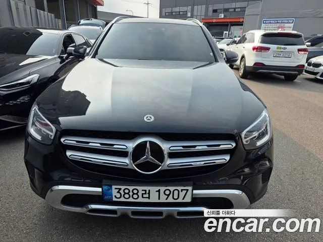 Mercedes-Benz GLC-Class 2021