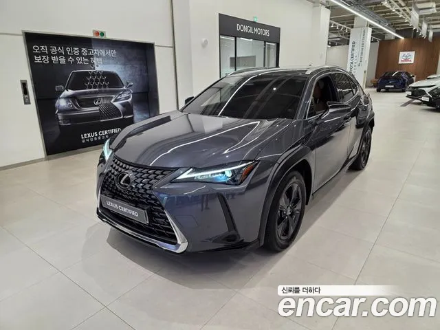 Lexus UX 2025