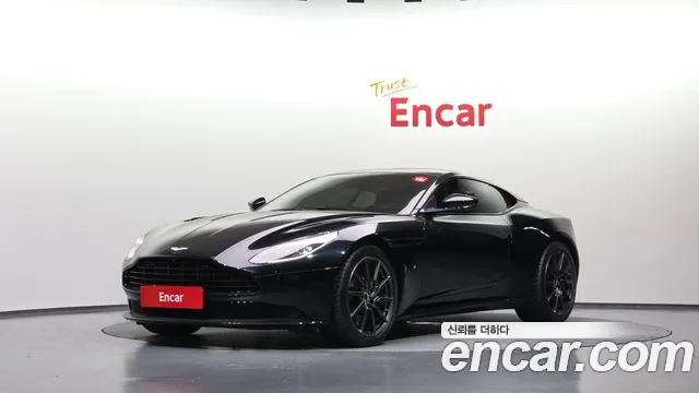 Aston Martin DB11 2017