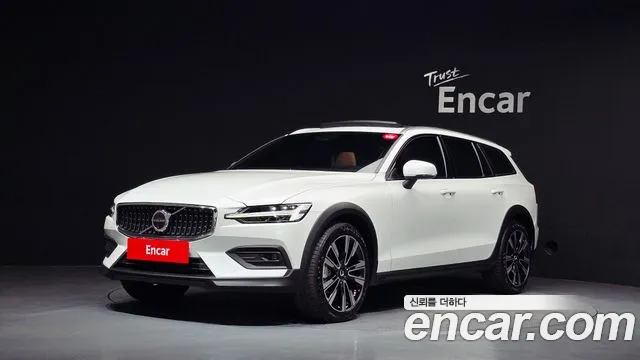 Volvo V60 2025
