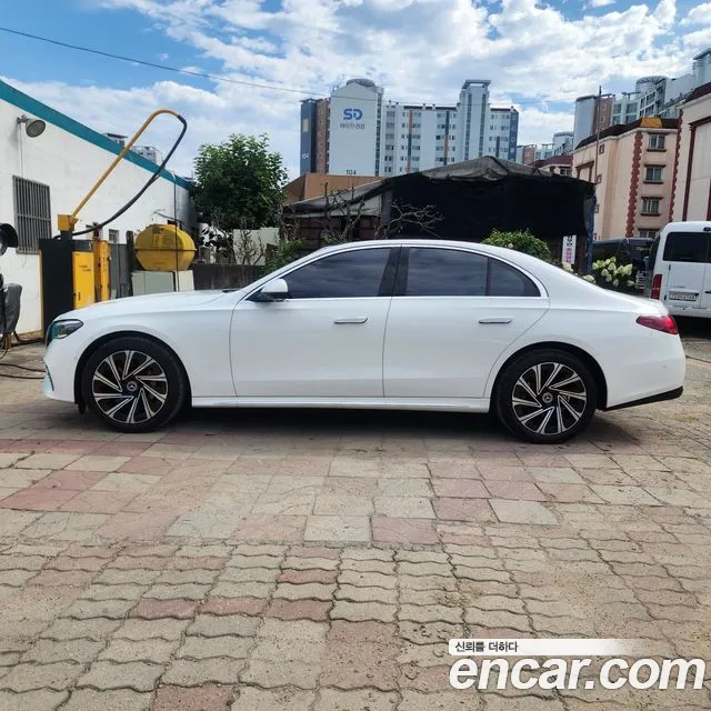 Mercedes-Benz E-Class 2024