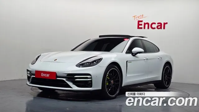 Porsche Panamera 2021