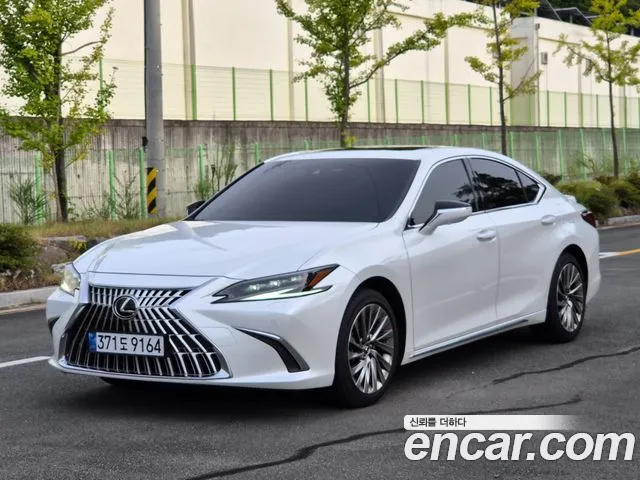 Lexus ES 2025