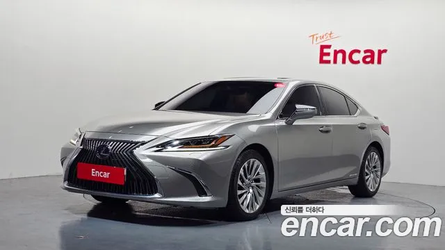 Lexus ES 2020