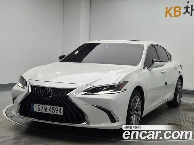 Lexus ES 2024