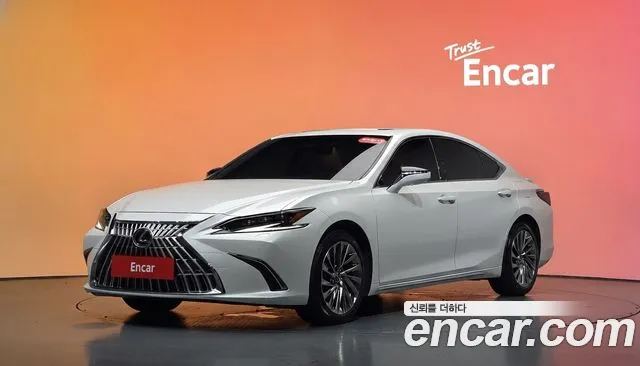 Lexus ES 2025