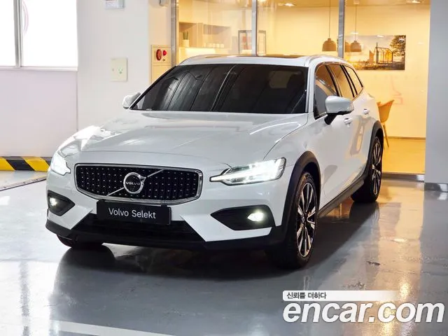 Volvo V60 2025