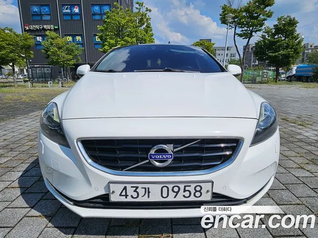 Volvo V40 2015