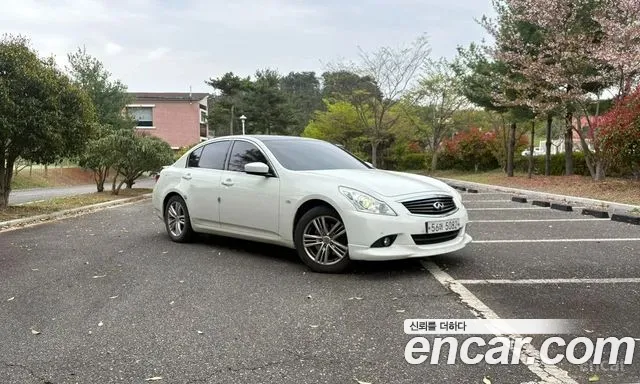 Infiniti G 2012