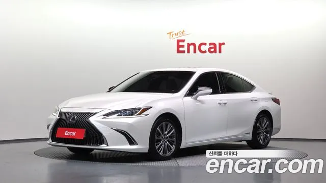 Lexus ES 2020