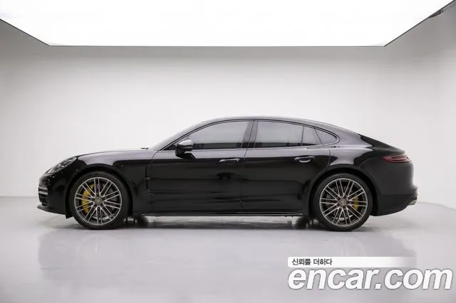Porsche Panamera 2021