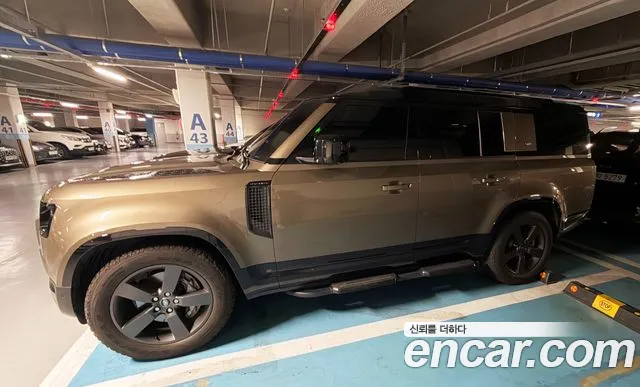 Land Rover Defender 2024