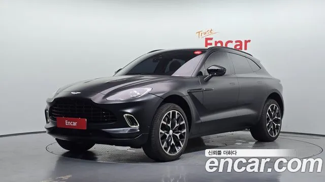 Aston Martin DBX 2021