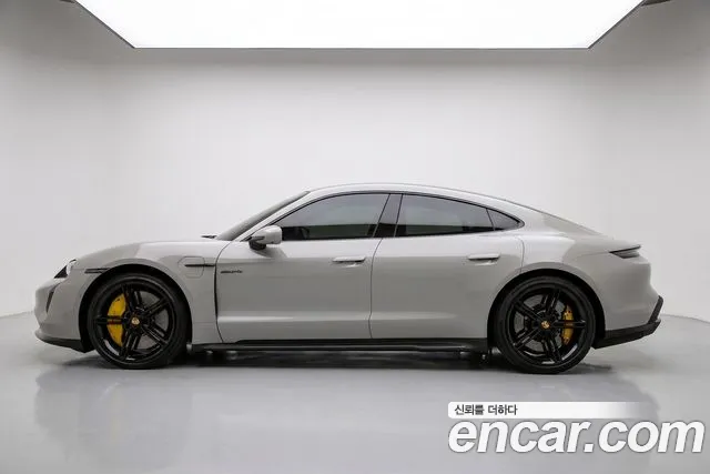 Porsche Taycan 2023