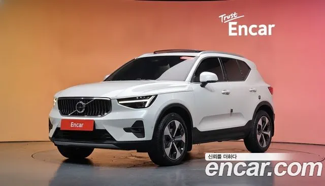 Volvo XC40 2025