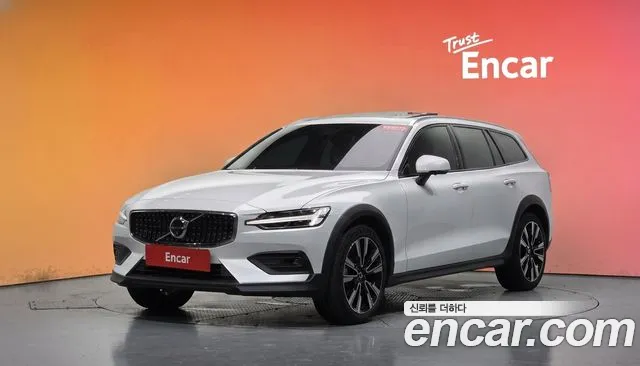 Volvo V60 2025