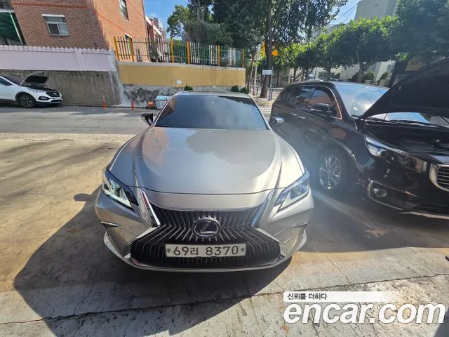 Lexus ES 2019