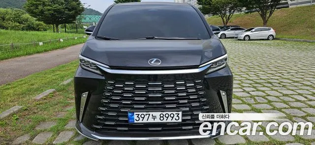 Lexus LM 2026