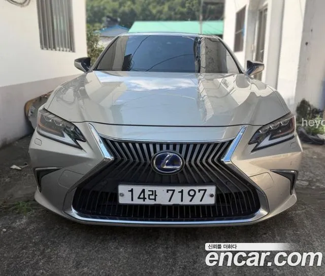 Lexus ES 2019