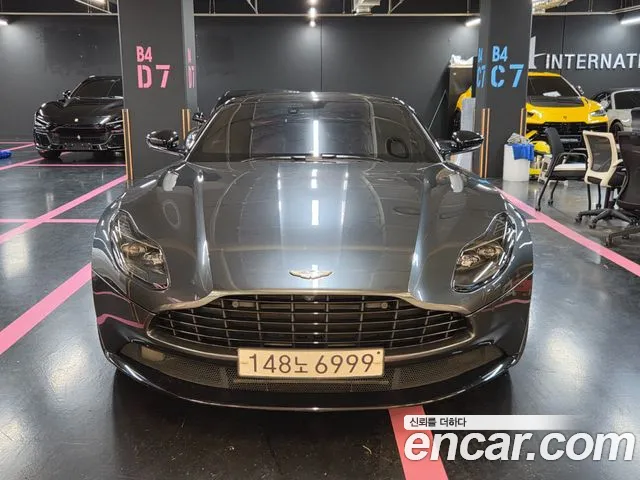 Aston Martin DB11 2019