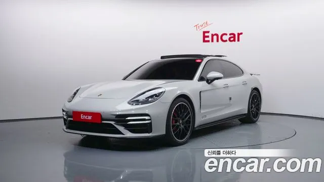 Porsche Panamera 2021