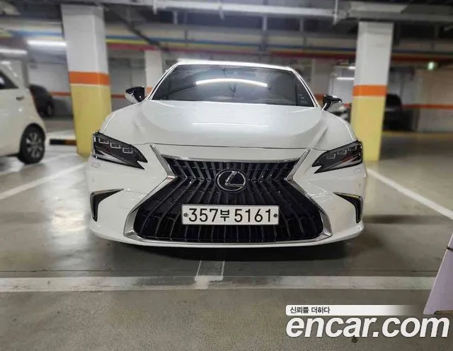Lexus ES 2023
