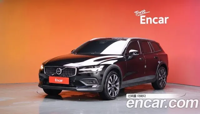 Volvo V60 2025