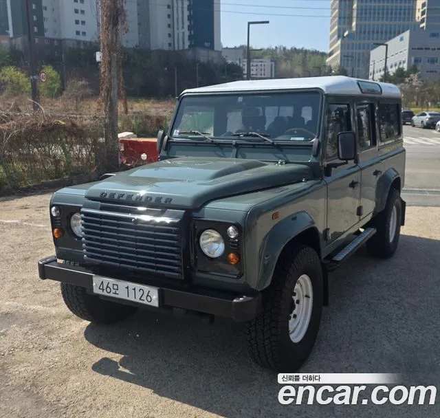 Land Rover Defender 2012