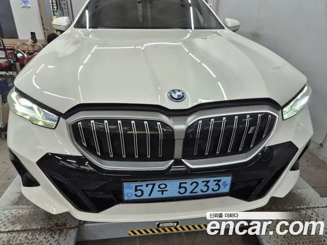 BMW i5 2024