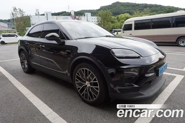 Porsche Macan 2025