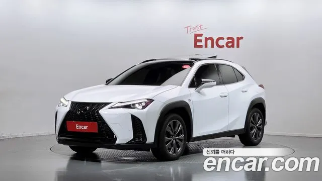 Lexus UX 2024