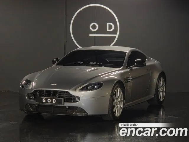 Aston Martin Vantage 2015