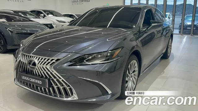 Lexus ES 2025