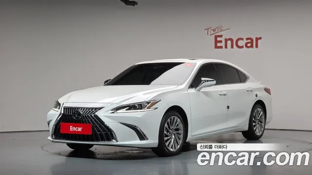 Lexus ES 2024