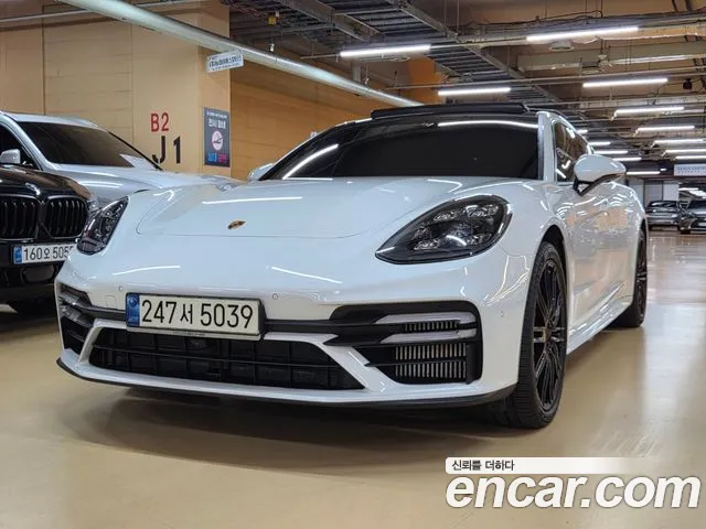 Porsche Panamera 2021