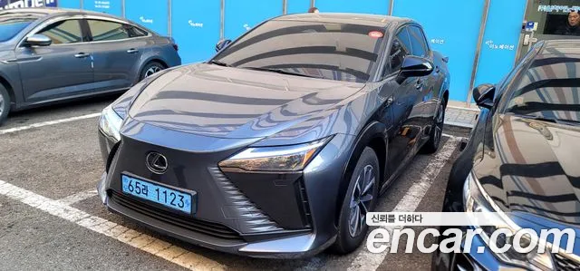 Lexus RZ 2023