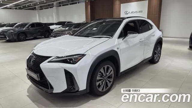 Lexus UX 2025