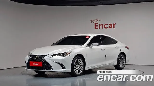 Lexus ES 2024