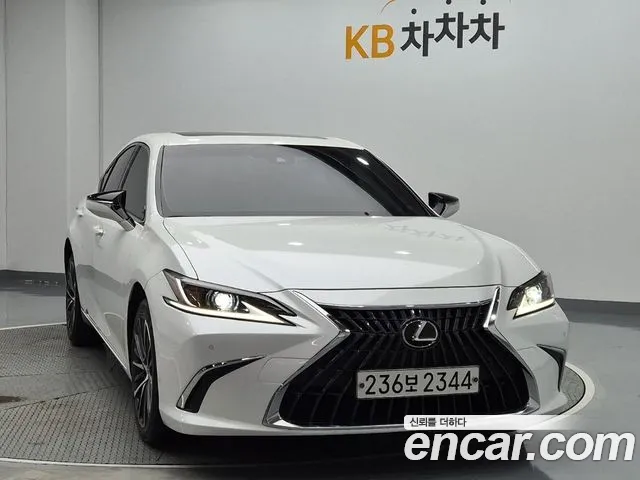Lexus ES 2022