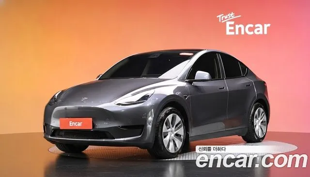 Tesla Model Y 2024