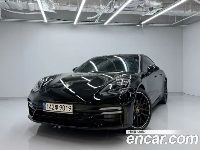 Porsche Panamera 2021