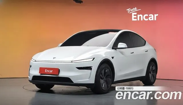 Tesla Model Y 2025